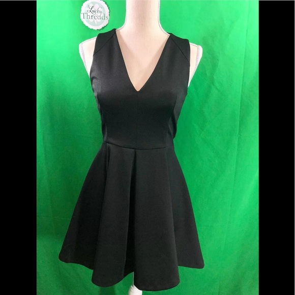 Lovers + Friends Dresses & Skirts - Lovers + Friends little black dress size small
